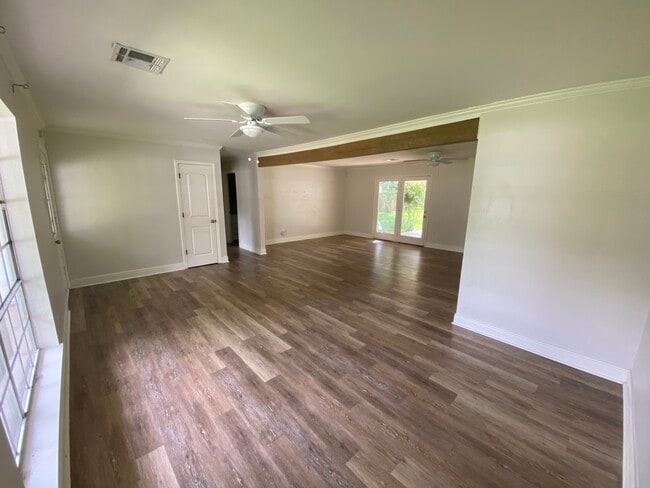 Photo - 400 Corona Dr