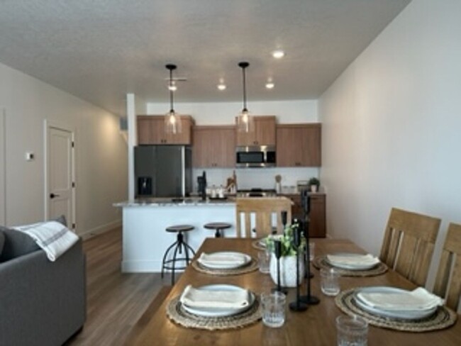 FULLY FURNISHED rental 2 bed, 2.5 bath 1 c... - FULLY FURNISHED rental 2 bed, 2.5 bath 1 c...