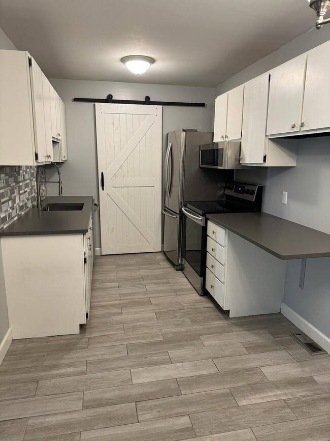 Photo - 2275 N Cable Rd