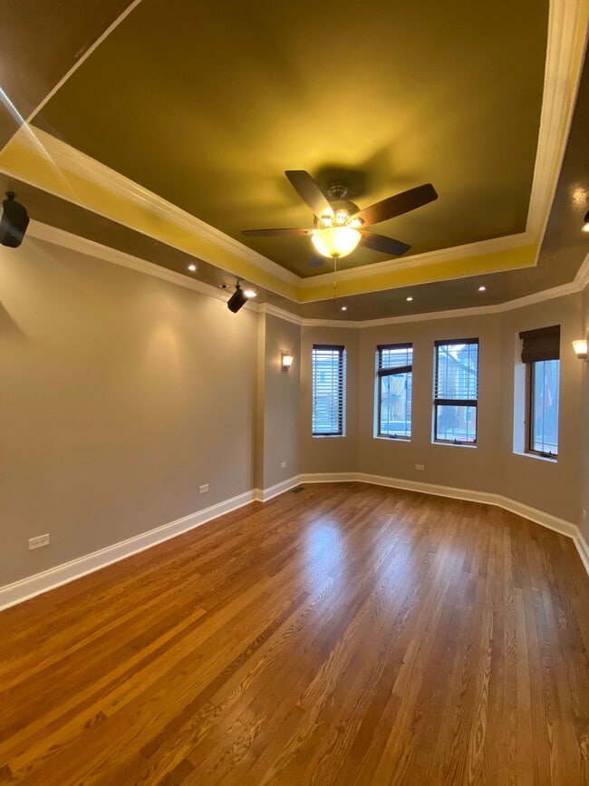 Photo - 2825 N Hamlin Ave Unit #1