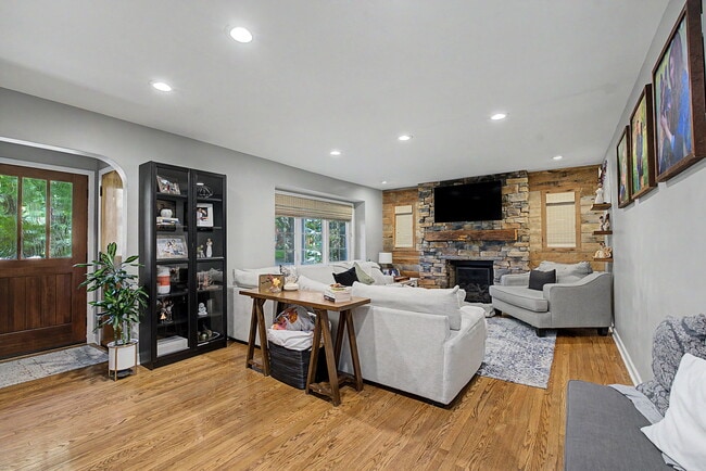 Photo - 333 E Thruston Blvd