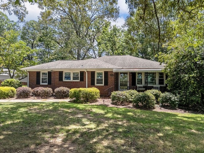 Building Photo - Immaculately Maintained Short-Term Rental ...