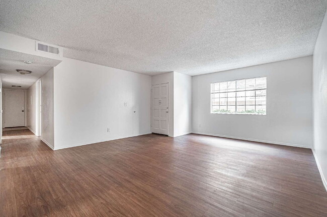 Building Photo - Modern 2-Bed, 2-Bath Retreat in the Heart of Covina Unit B