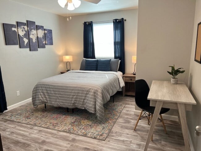 Photo - 2713 N Locust St Unidad SI FL2-ID1296545P
