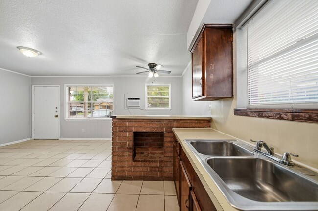 Photo - 6116 Octavia St