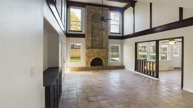 Photo - 556 Roanoke Dr