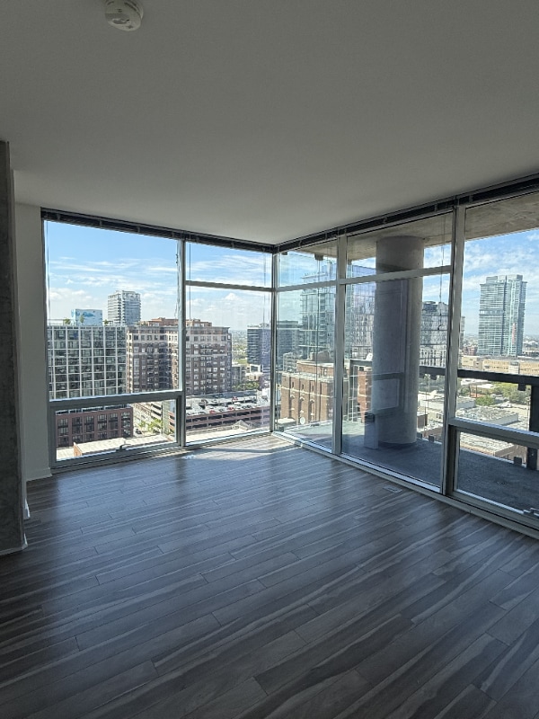 Photo - 805 N LaSalle St