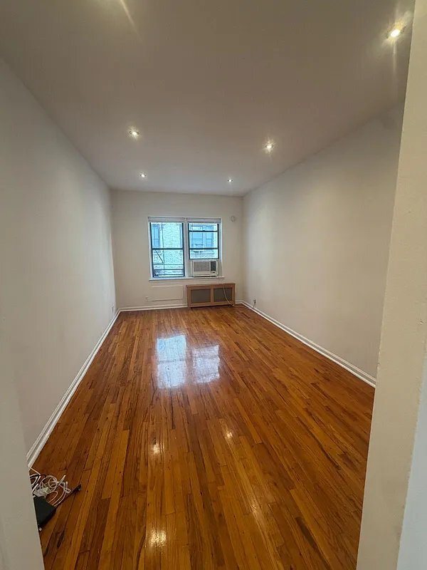 Photo - 119 E 83rd St Unidad 5D