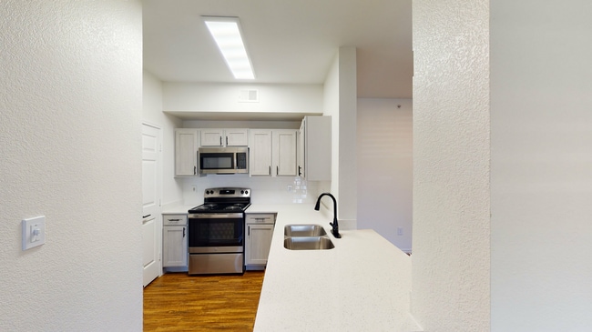 9th-St-Apartments-B1-9th_B1_711_13.jpg