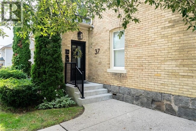 Photo - 37 Victoria Ave Unité A