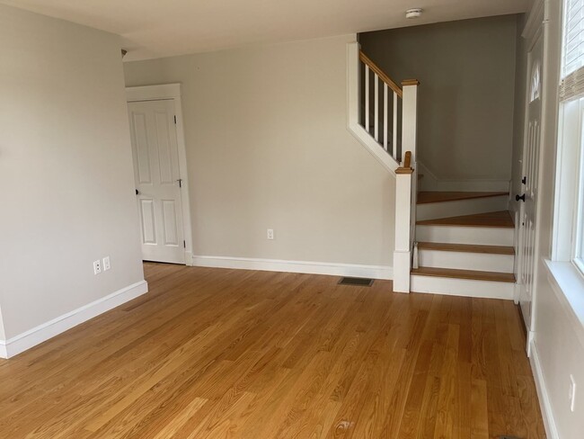 Photo - 144 Hollett St