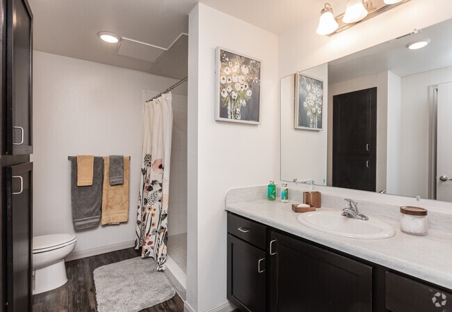 1BR, 1BA - 752SF Bathroom