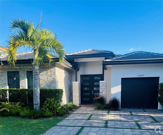 Building Photo - 15957 SW 136 Way Rental