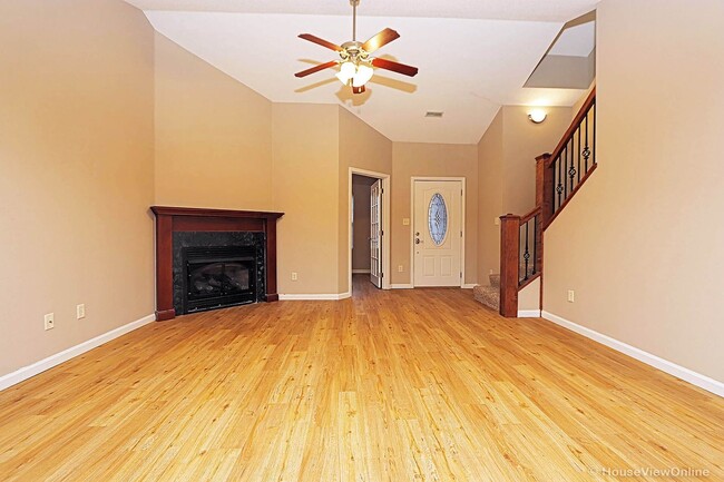 Photo - 2850/2852 Larkspur Unit 2852