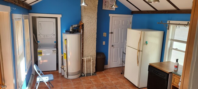 Building Photo - 43 Division St Unit 2