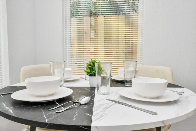 Photo - 7129 Sidney St