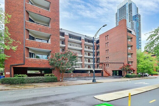 Photo - 2BD/2BA Condo at Churchill in Uptown Charlotte! Unit APT 20