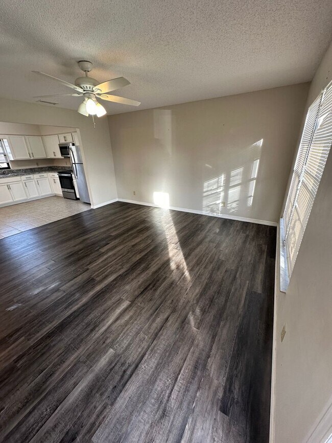 Photo - MOVE IN SPECIAL- Lovely 2/2 Duplex Home fo...