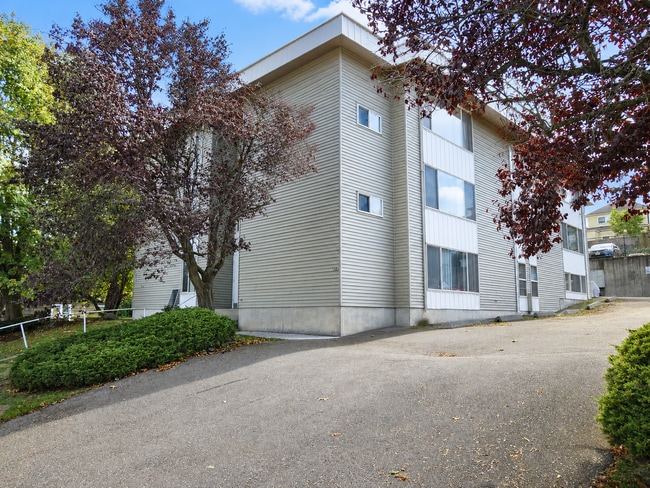 Building Photo - 3326 Lombard Ave Unit 25