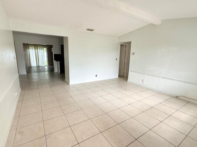 Photo - 180 SW 32nd Terrace