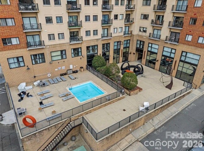 Photo - 715 N Church St Unidad 610