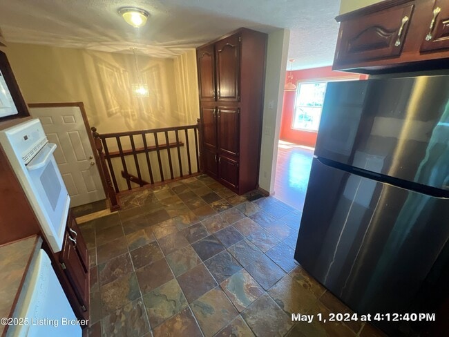 Photo - 230 S Circlecrest Dr