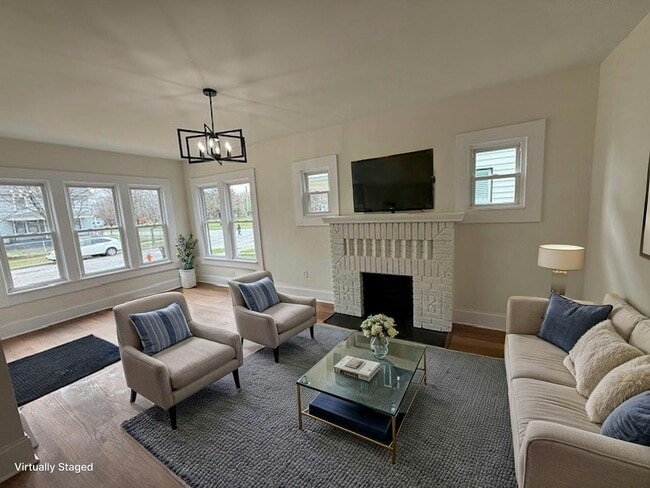 Photo - 1326 W 110th St