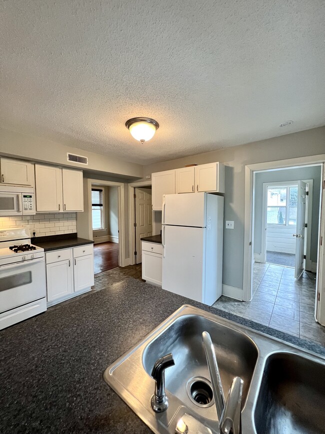 Open concept kitchen - 1701 NE 2nd St