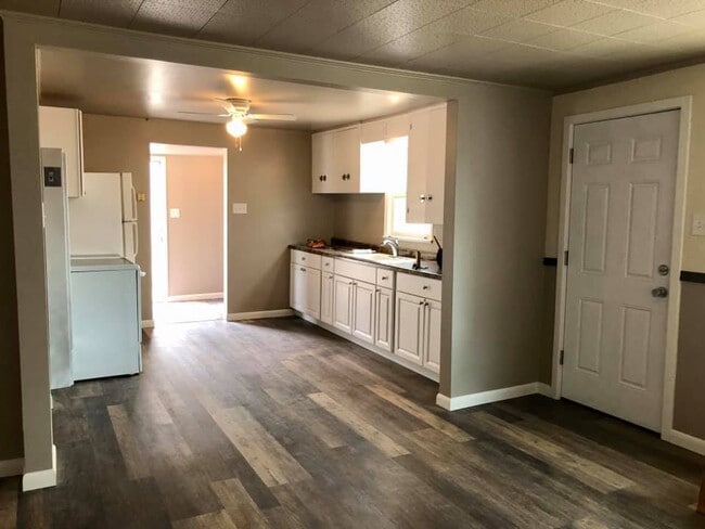 Photo - 1 Railroad Ave