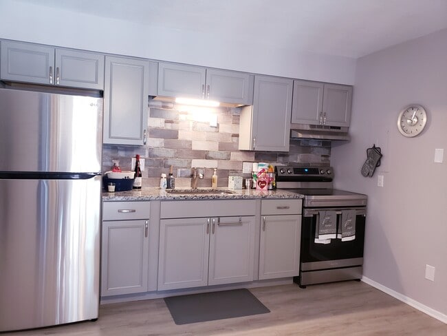 Building Photo - 8211 12th Way N Unit F
