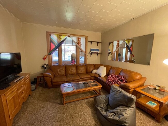 Photo - AVAILABLE JUNE 1st - 5 Bed, 2 Bath Home w/ Huge Enclosed Porch!