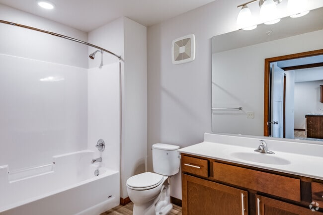 2BR, 2BA - 970 SF