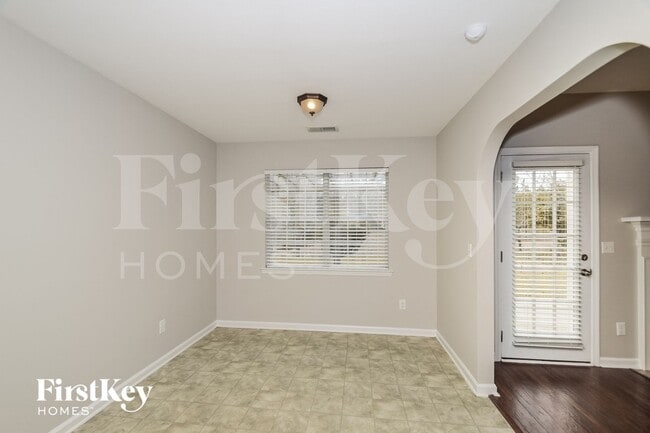 Photo - 127 Renwick Ln