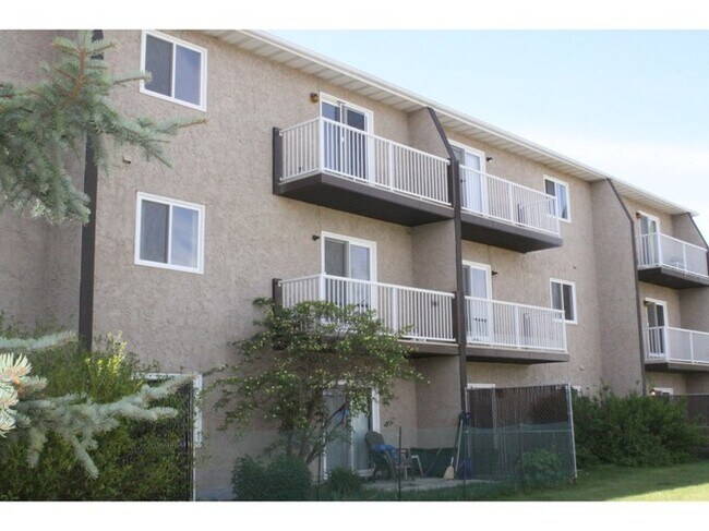 Photo - 4917-4961 61 Ave Unit CS-304