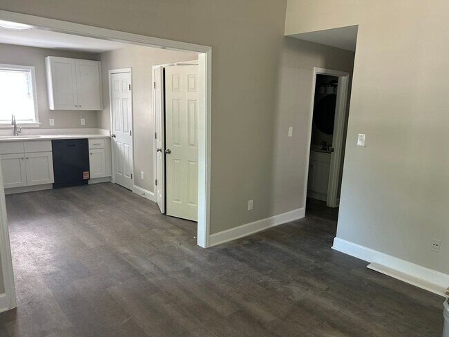 Photo - 627 W Northwest Blvd