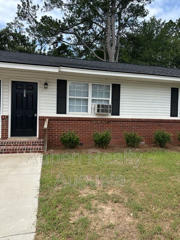 Building Photo - 451 Monetta St S E Rental