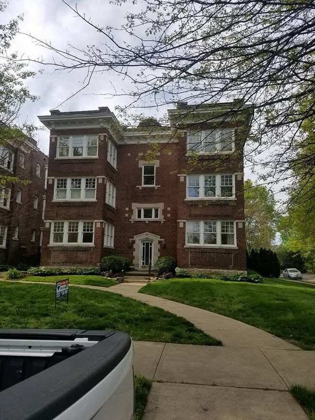 Building Photo - 2056 Lafayette Ave Unit 2w