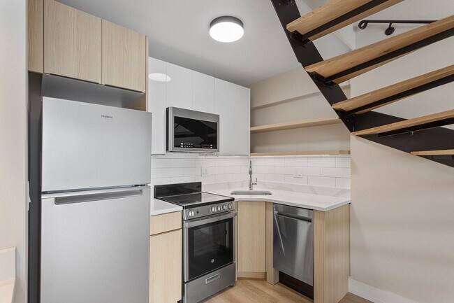 Photo - 6166 N Sheridan Rd