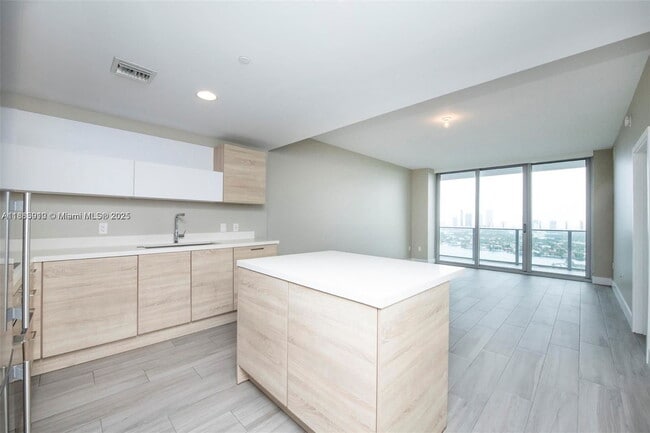 Photo - 16385 Biscayne Blvd