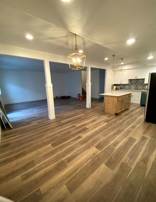 Extremely open and spacious - 14987 S Selton Way Unidad Basement Apartment