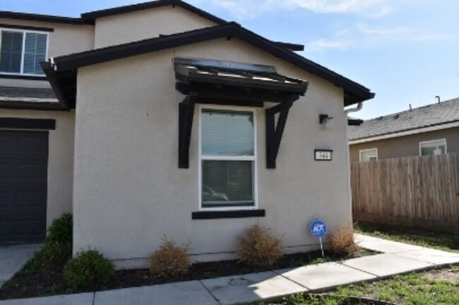 Building Photo - 624 Suzanne Dr
