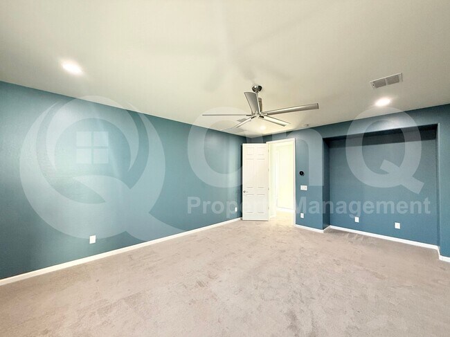 Photo - 261 E Wisteria Dr House