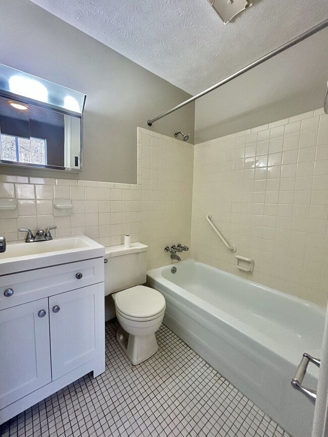 Photo - 4126 W 8th St Unidad 14