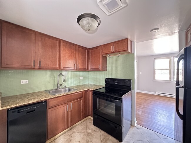 Photo - 7632.5 N Milwaukee Ave Unidad A2