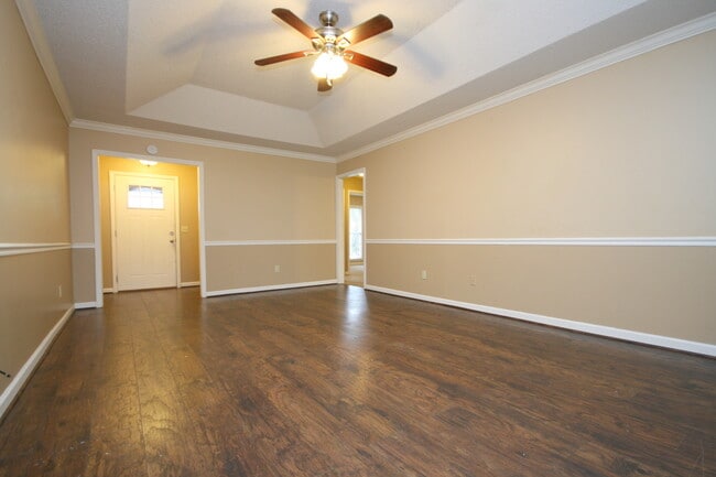 Photo - 104 Hollington Dr NE