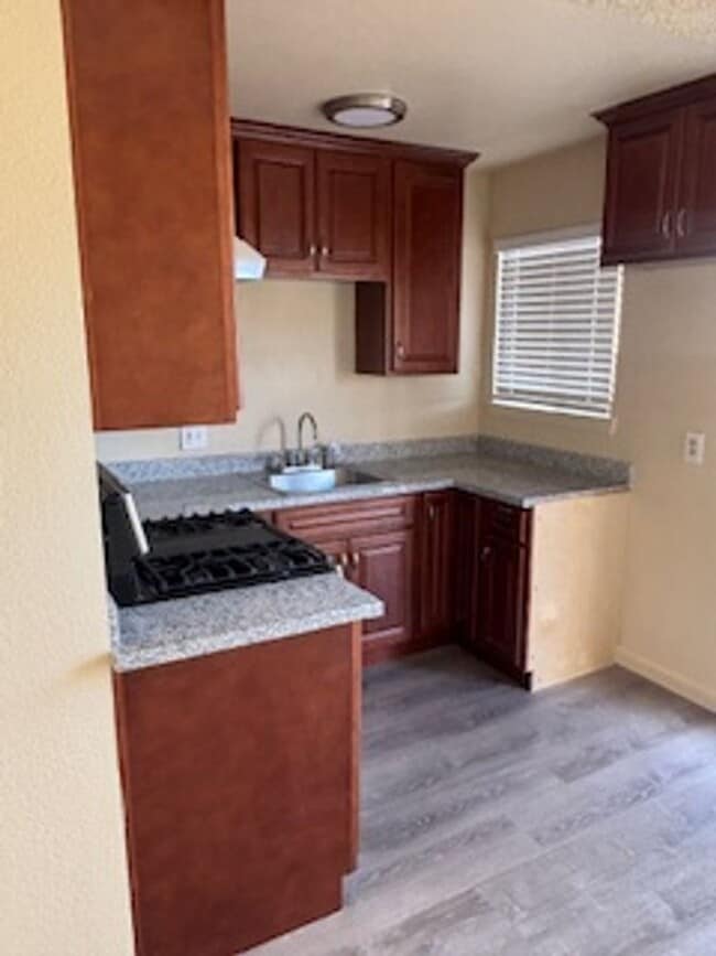 743 Iowa Ave Unit B