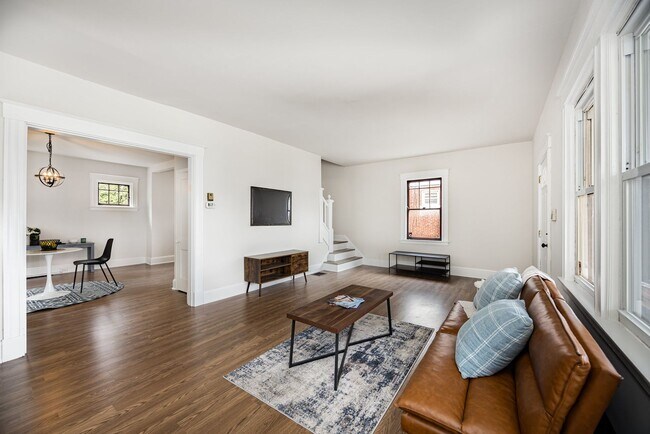 Photo - Renovated 3 bedroom minutes from Hyde Park!