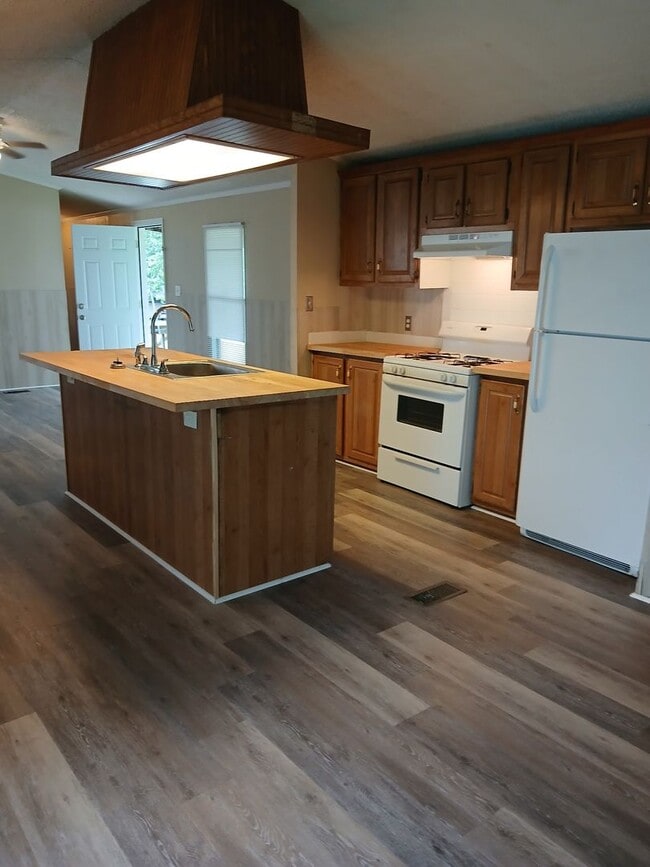 Photo - In the KEYS ... Open Floor plan 3 bedroom 2 bathroom