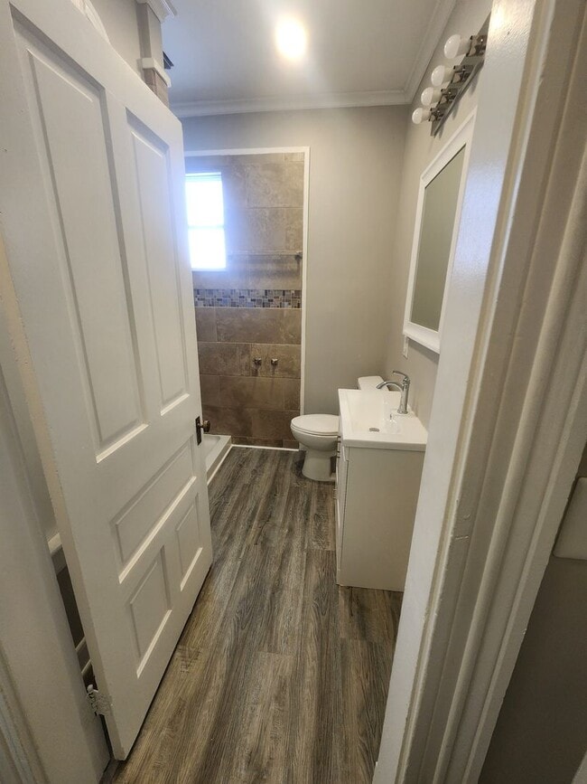 Photo - 1BR Unit - Freshly Remodeled Unit DBQ - 1449-04