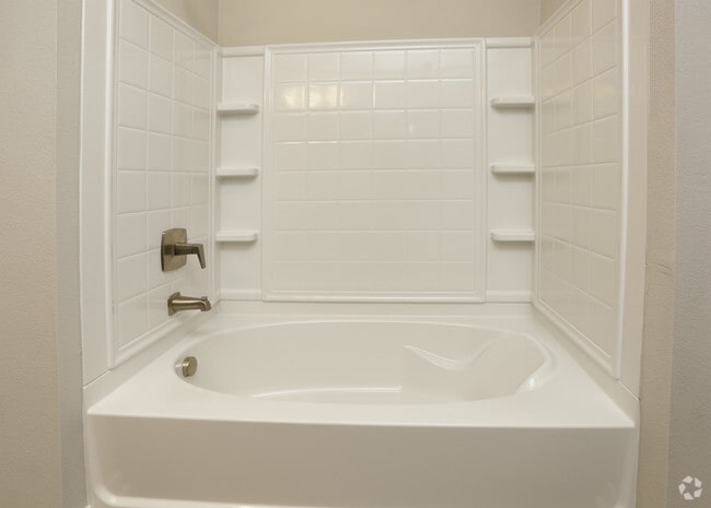 1BR, 1BA - 930 SF
